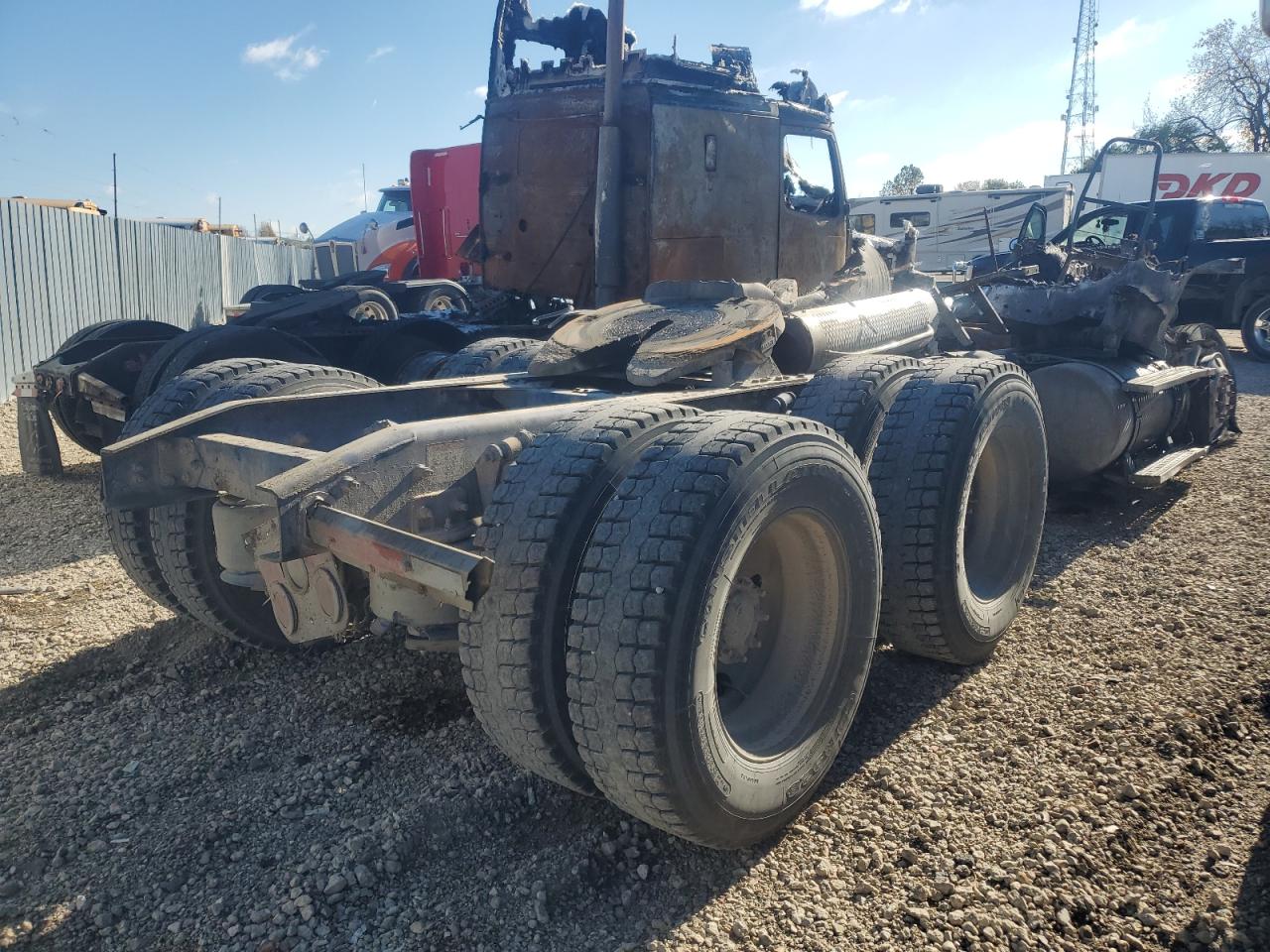 Freightliner Columbia 1 112 Image 7