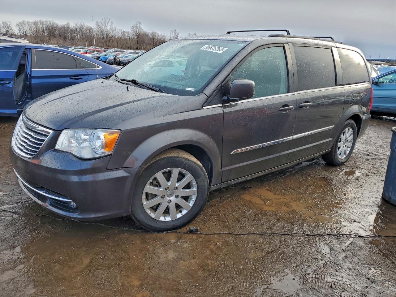 Chrysler Minivan Touring Image 1