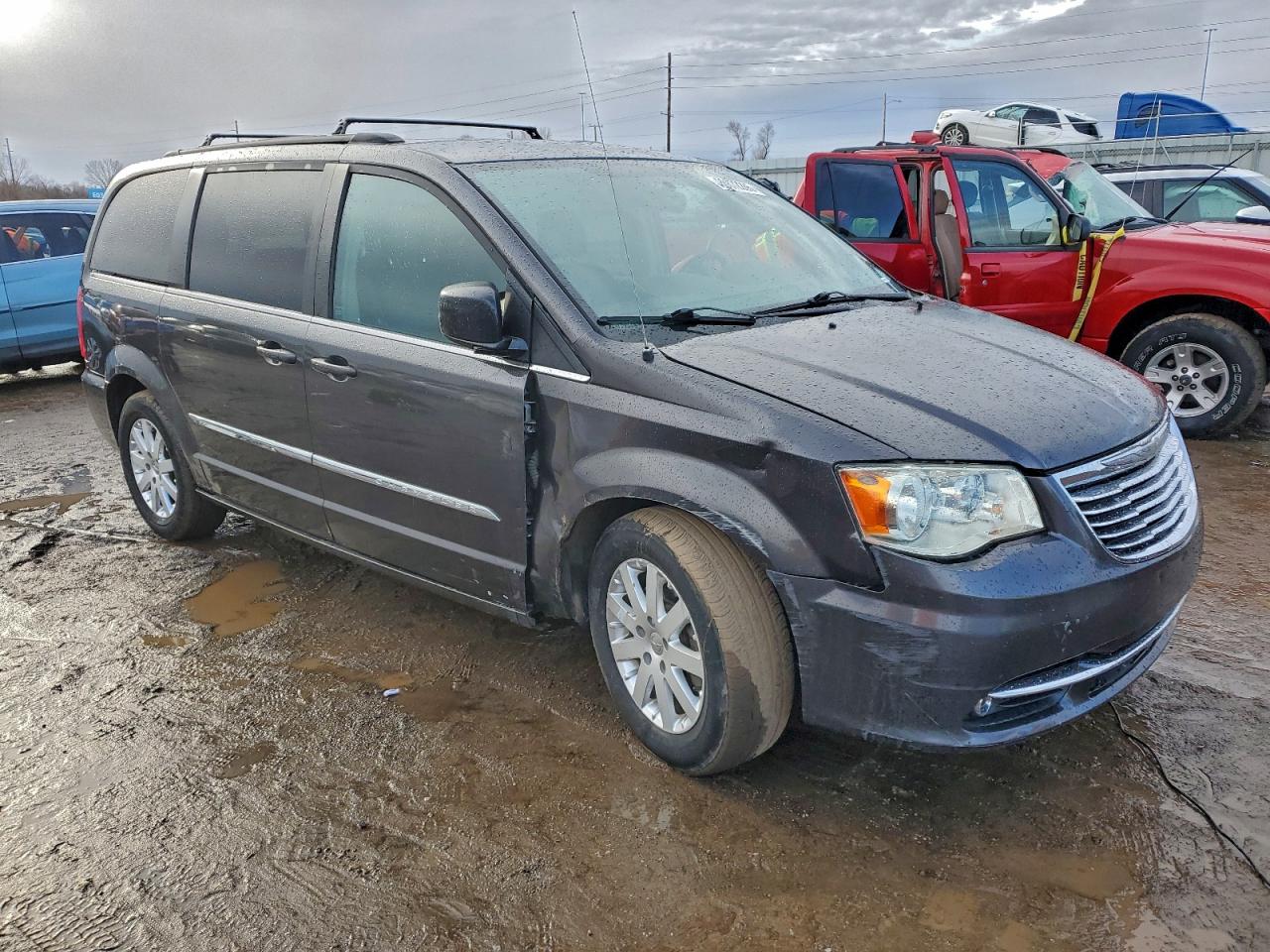 Chrysler Minivan Touring Image 2