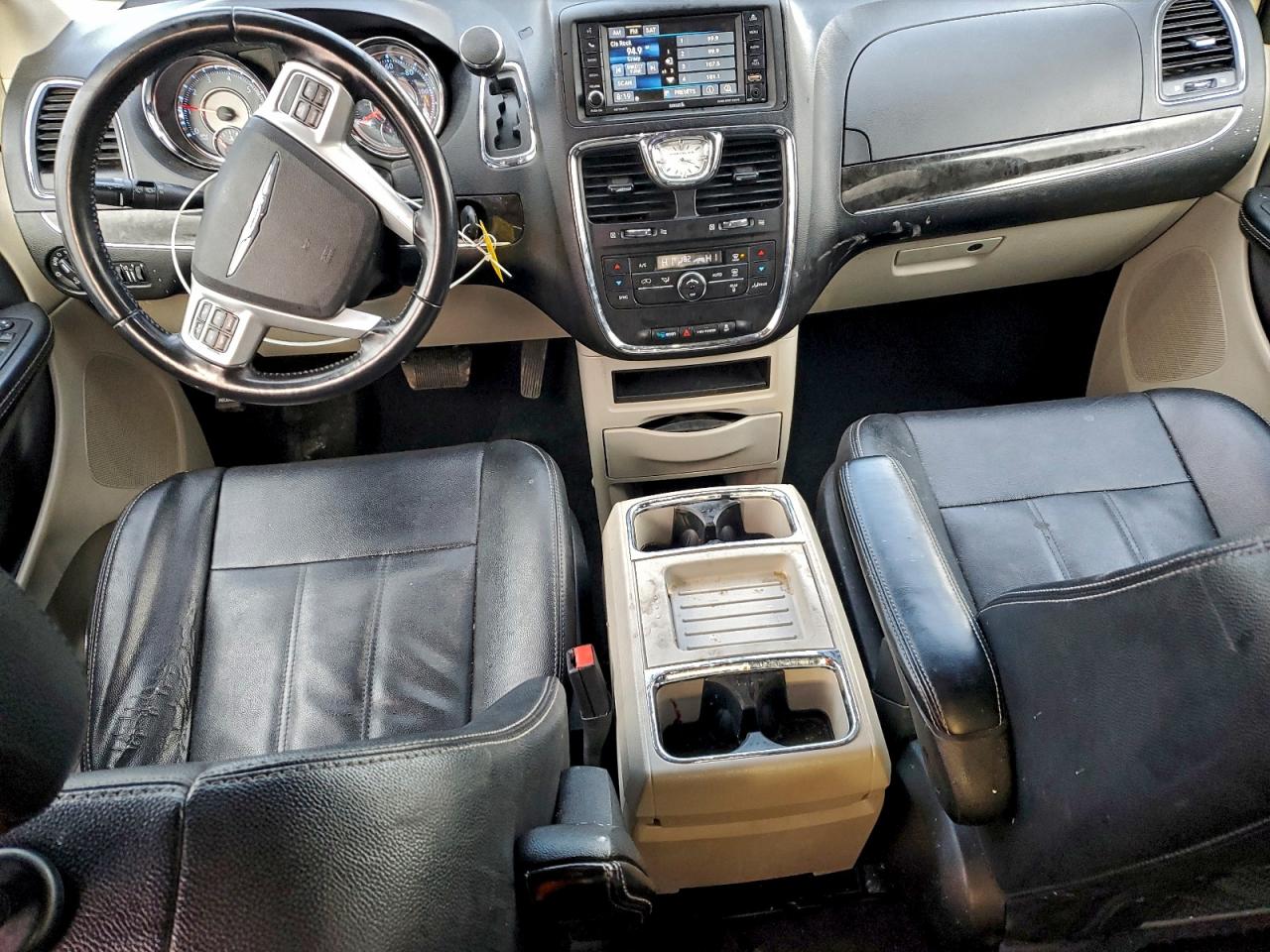 Chrysler Minivan Touring Image 13