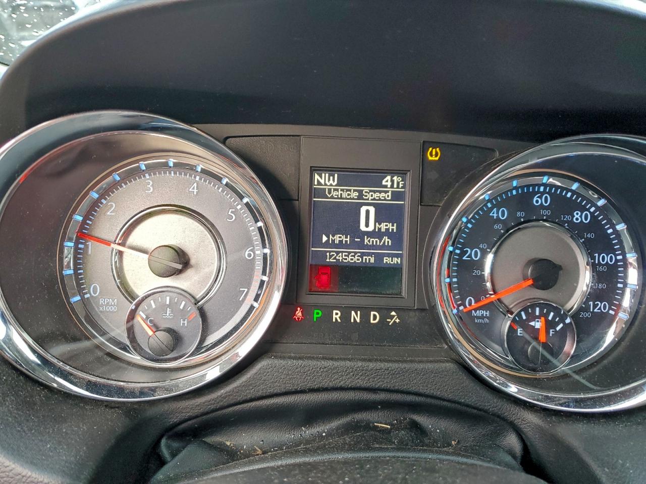 Chrysler Minivan Touring Image 6