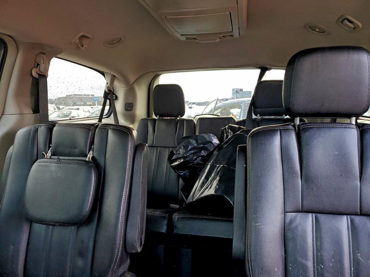 Chrysler Minivan Touring Image 10