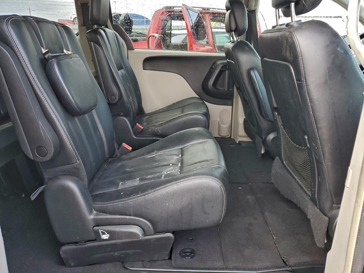 Chrysler Minivan Touring Image 4