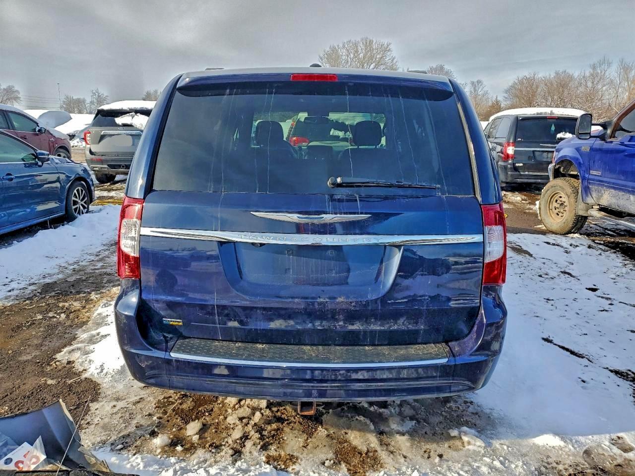 Chrysler Minivan Touring Image 8