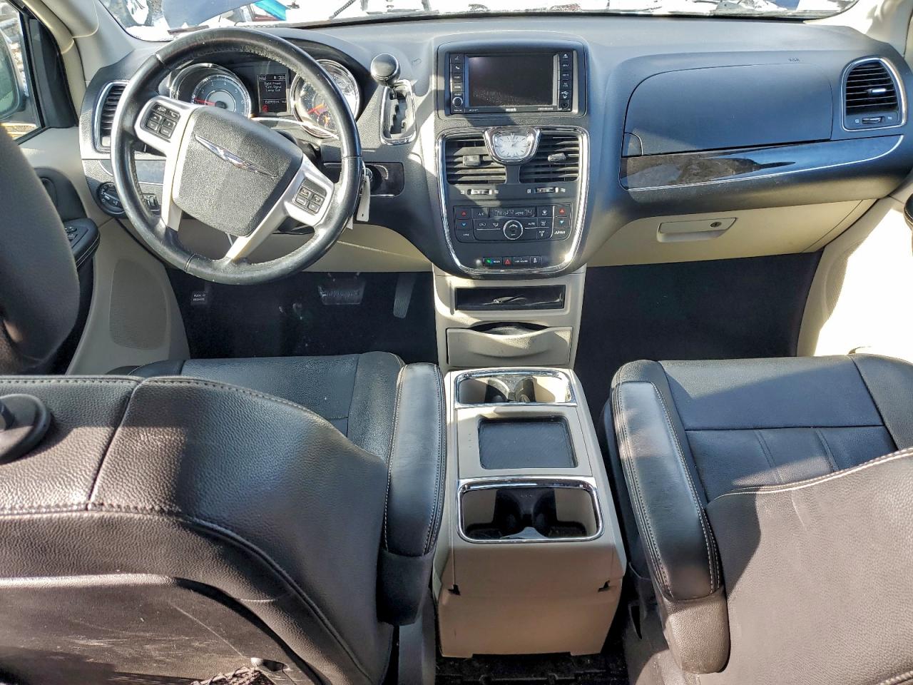 Chrysler Minivan Touring Image 7