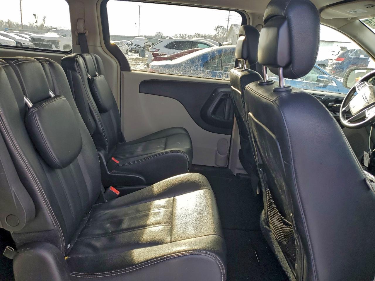 Chrysler Minivan Touring Image 11