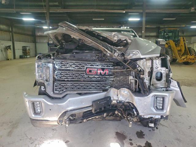 GMC Sierra K3500 Denali Image 12