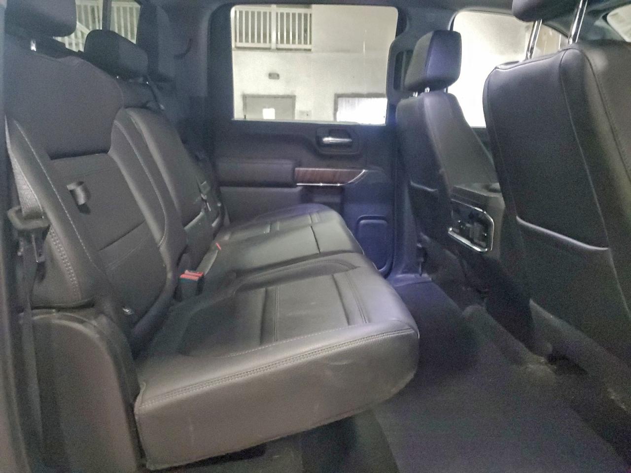 GMC Sierra K3500 Denali Image 11