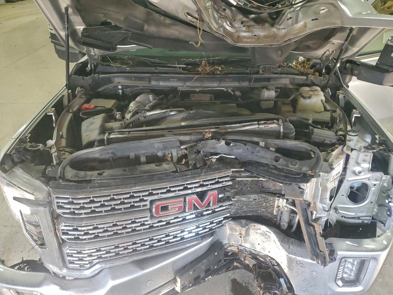 GMC Sierra K3500 Denali Image 2