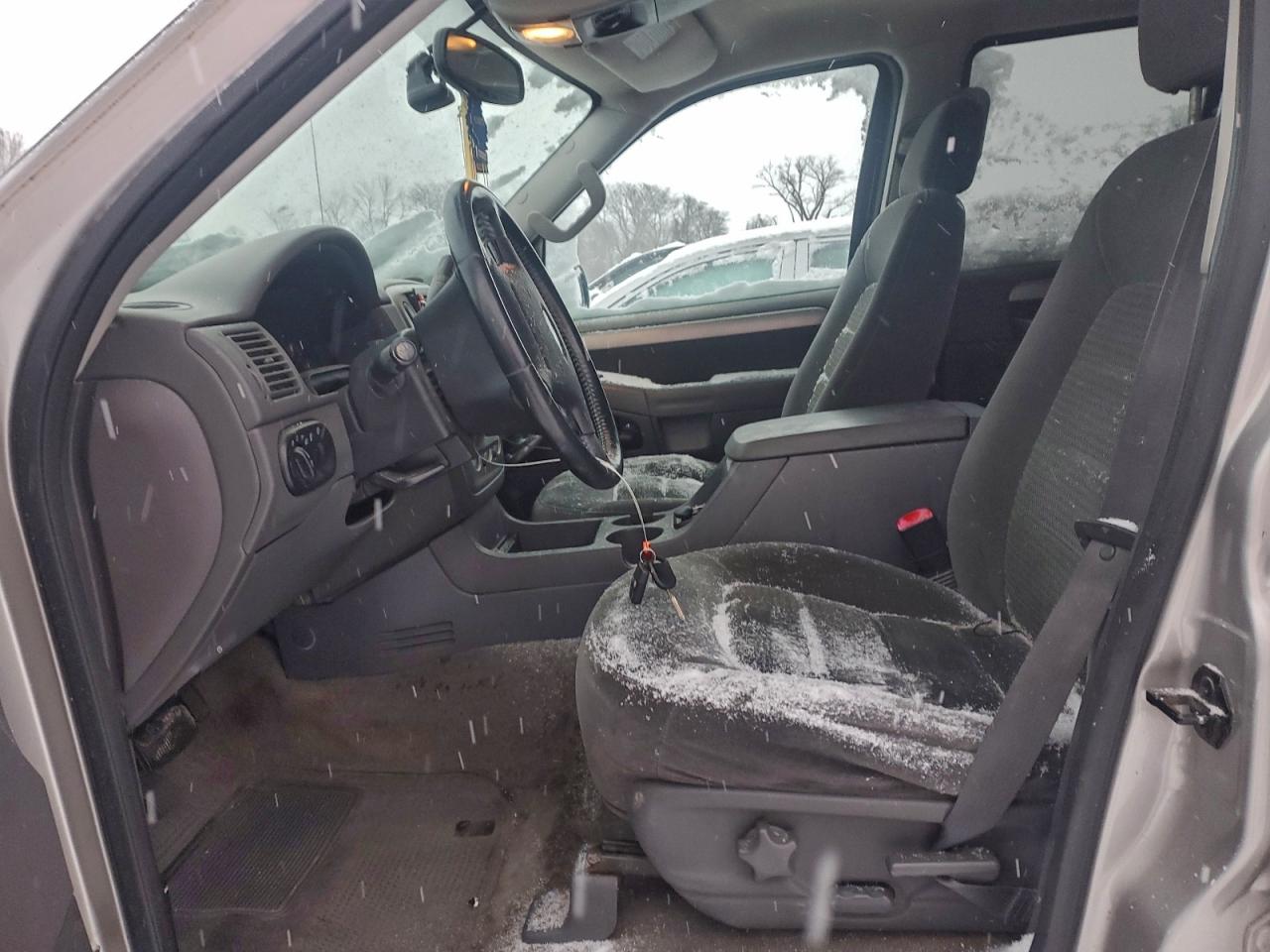 Ford Explorer Xlt Image 11