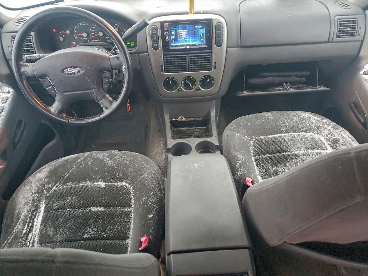 Ford Explorer Xlt Image 9