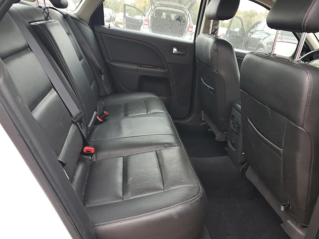 Ford Taurus Limited Image 12