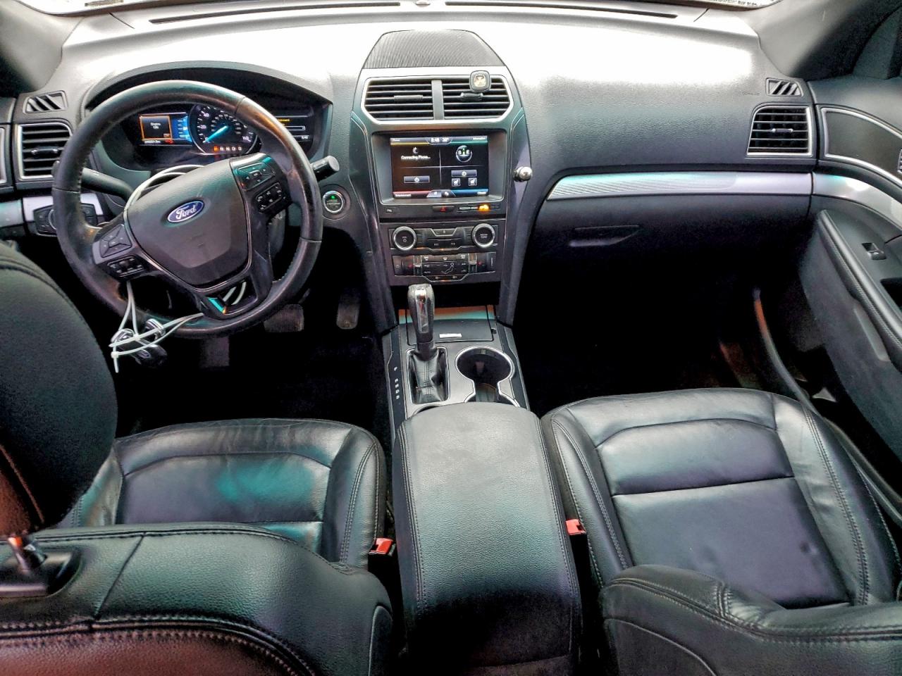 Ford Explorer Xlt Image 10