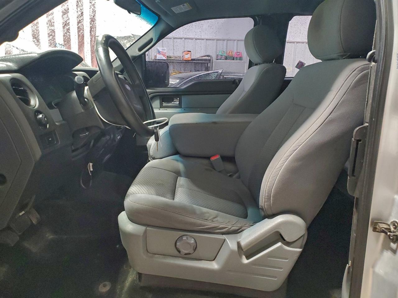 Ford F-150 Super Cab Image 6