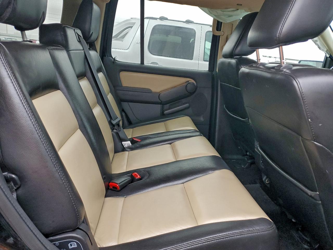 Ford Explorer Eddie Bauer Image 10