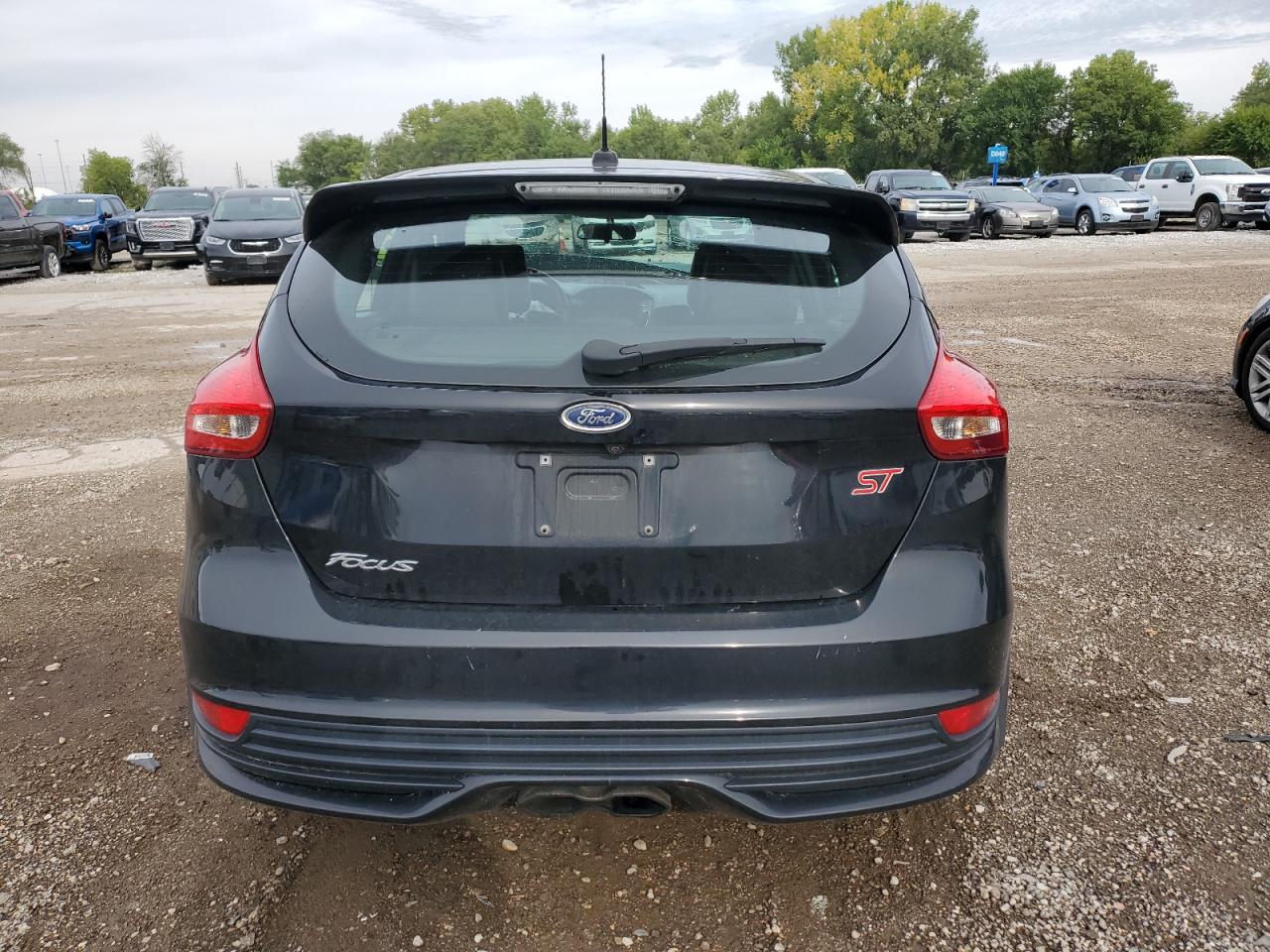 Ford Focus St Image 11