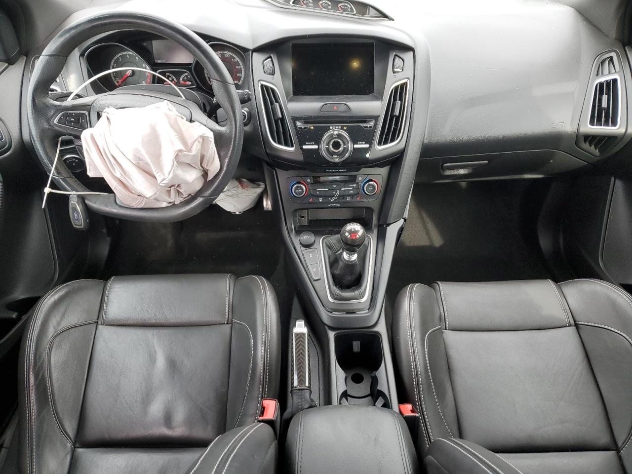 Ford Focus St Image 12