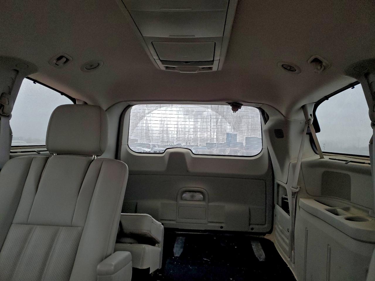 Chrysler Minivan Touring L Image 11