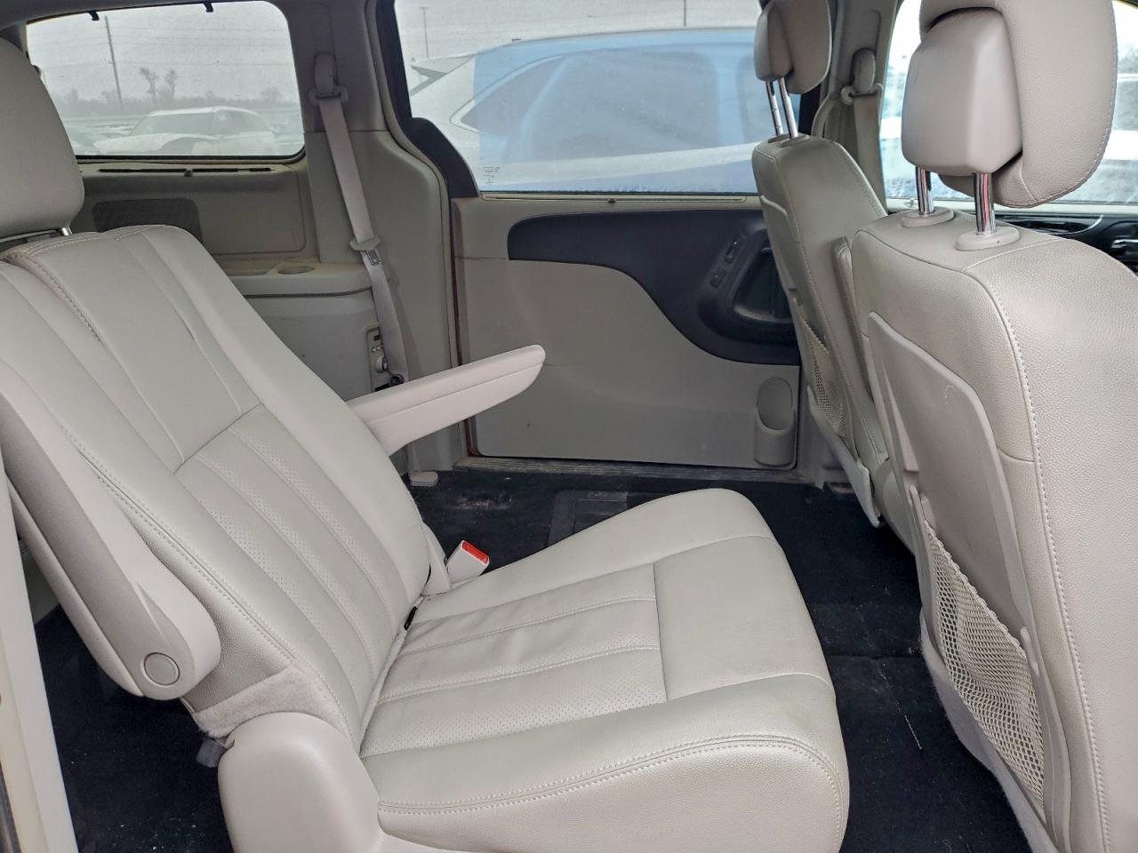 Chrysler Minivan Touring L Image 13