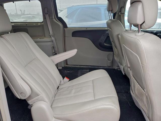 Chrysler Minivan Touring L Image 13