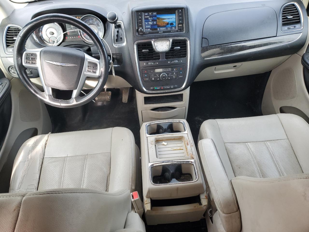 Chrysler Minivan Touring L Image 7