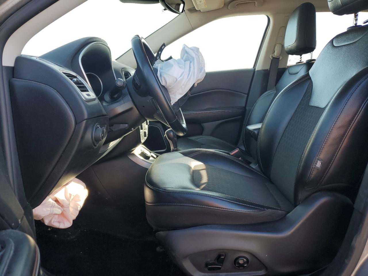 Jeep Compass Latitude Image 11