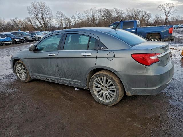 Chrysler 200 Limited Image 2