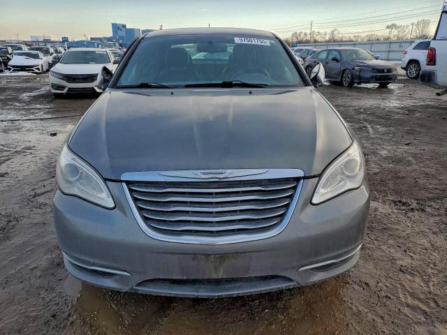 Chrysler 200 Limited Image 4