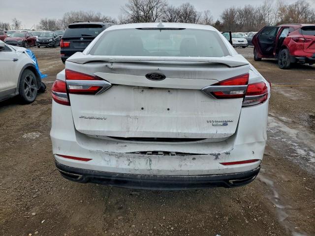 Ford Fusion Titanium Image 12