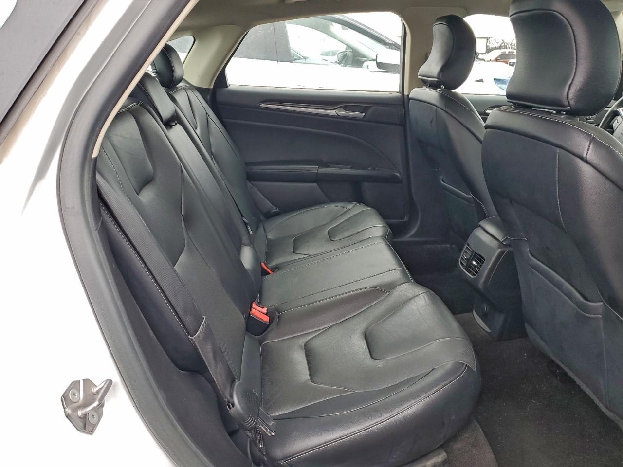 Ford Fusion Titanium Image 8