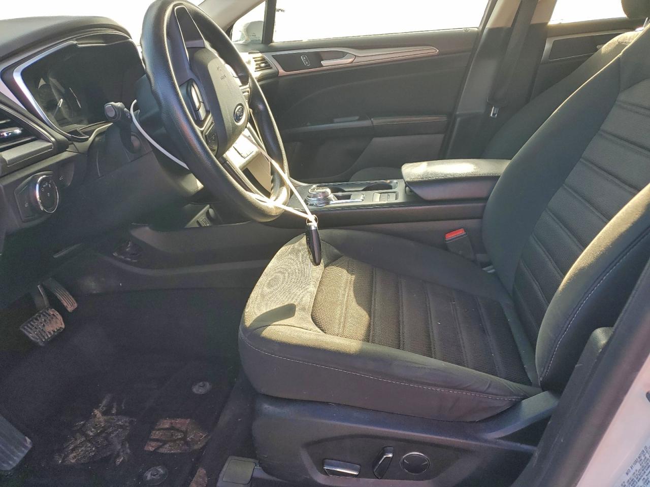 Ford Fusion Se Image 4