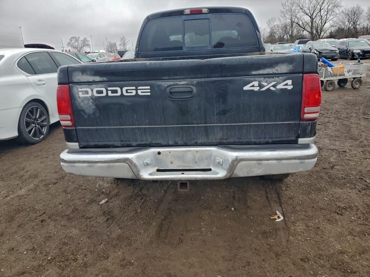 Dodge Dakota Quad Image 11