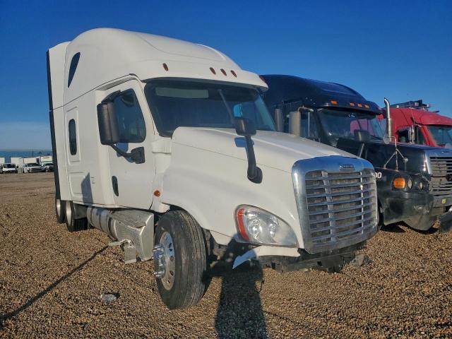  Salvage Freightliner Cascadia 1