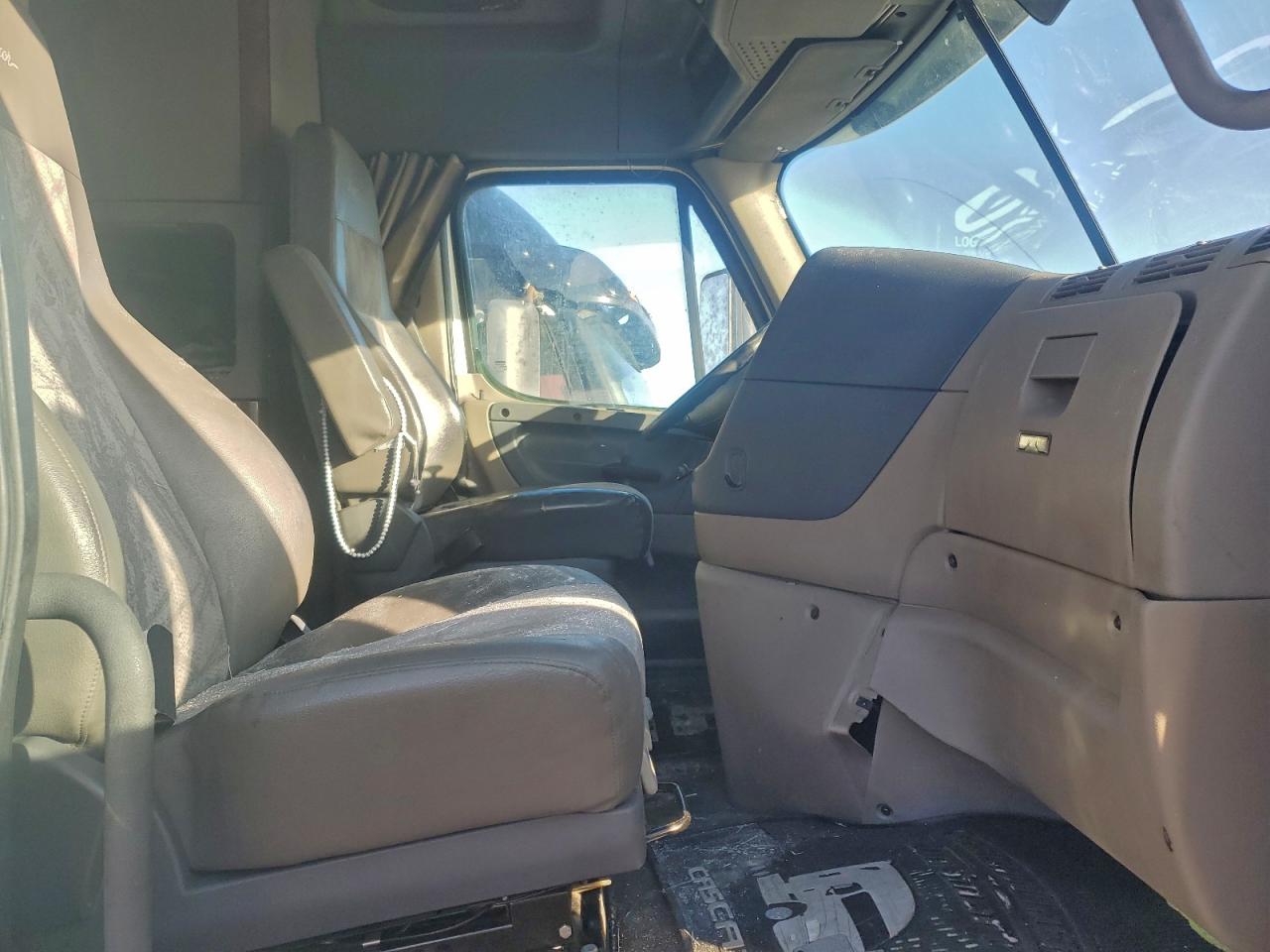 Freightliner Cascadia 1 Image 4