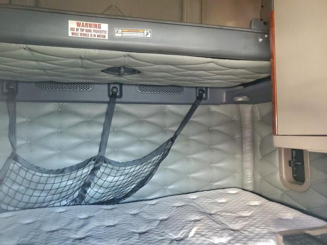 Freightliner Cascadia 1 Image 2