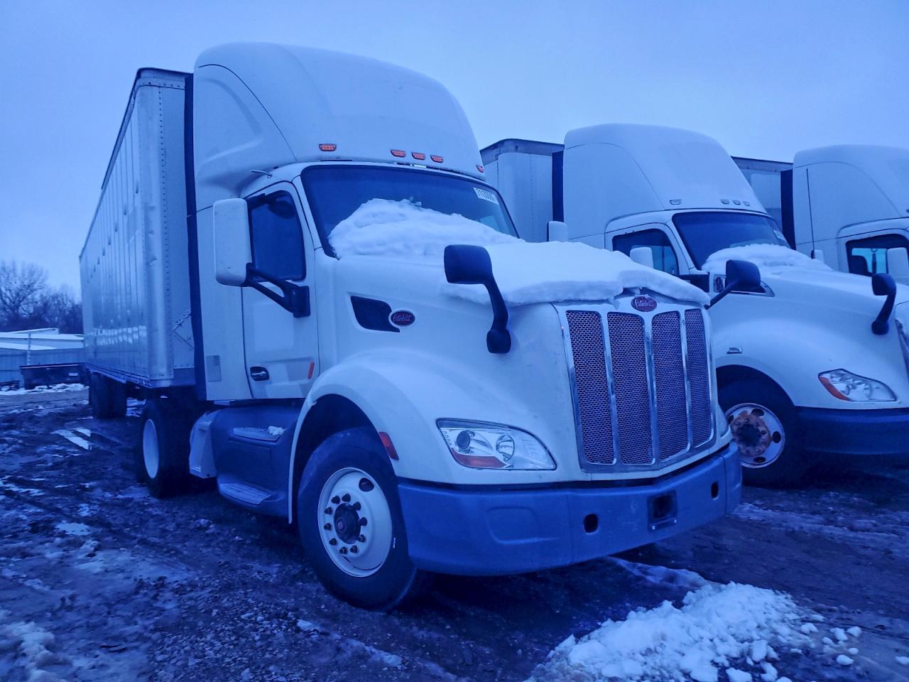 Peterbilt Tractor 579 Image 1