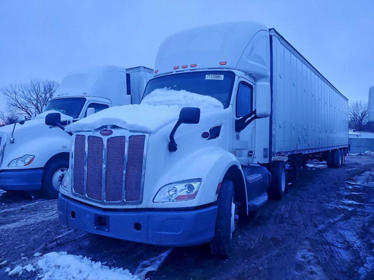 Peterbilt Tractor 579 Image 2