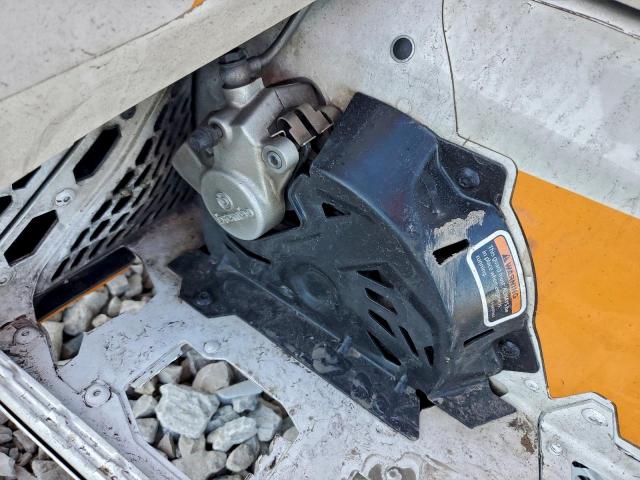 Ski-Doo 850 Image 10