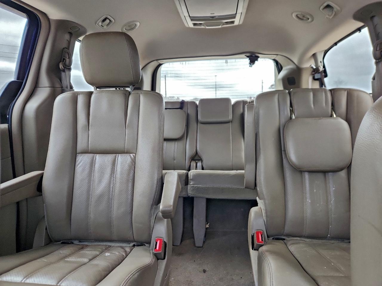 Chrysler Minivan Touring L Image 12