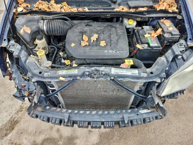 Chrysler Minivan Touring L Image 2