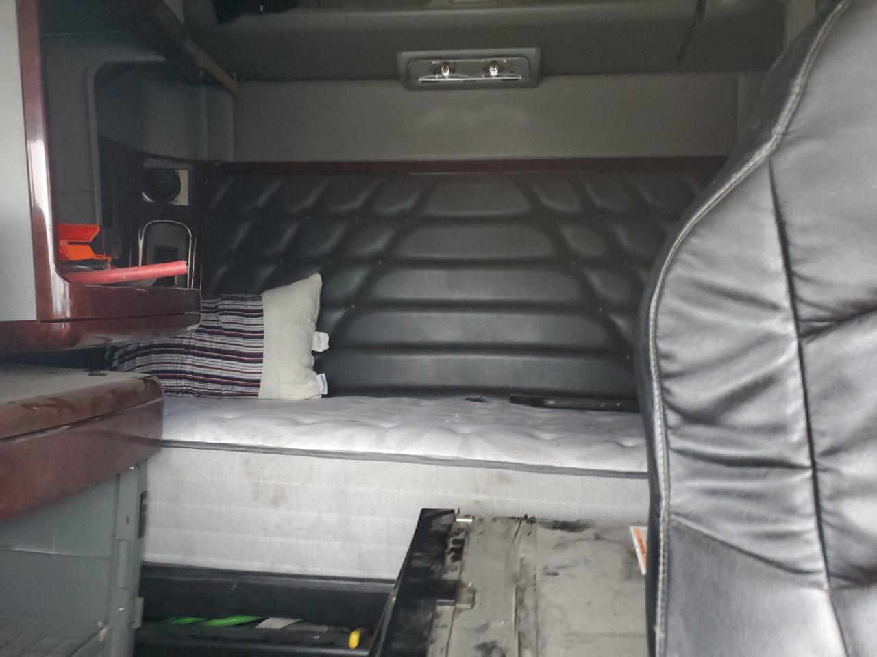 Freightliner Coronado Coronado 132 Image 3