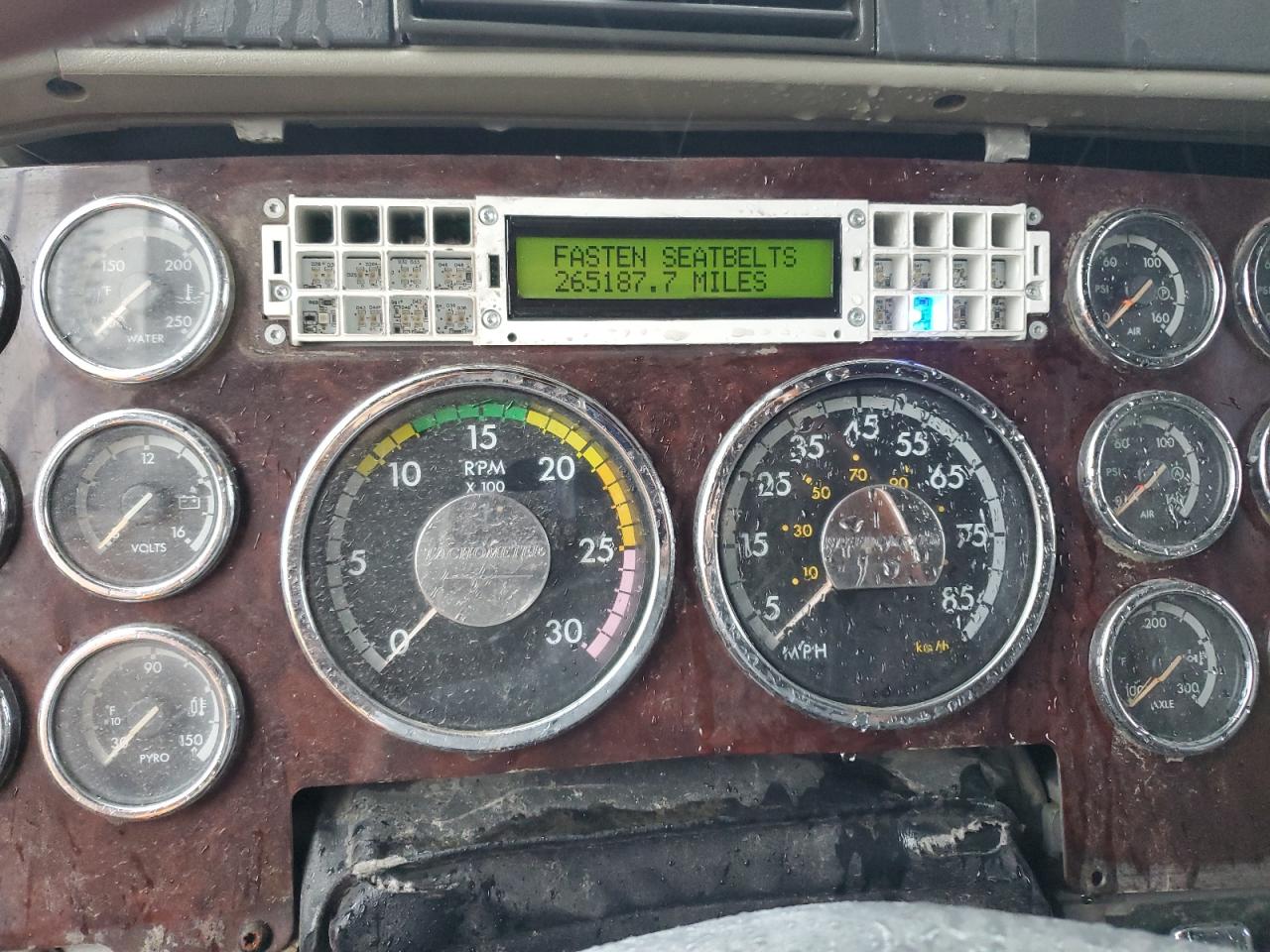 Freightliner Coronado Coronado 132 Image 9