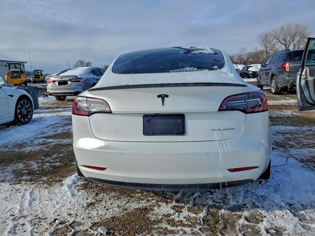 Tesla Model 3 Image 6