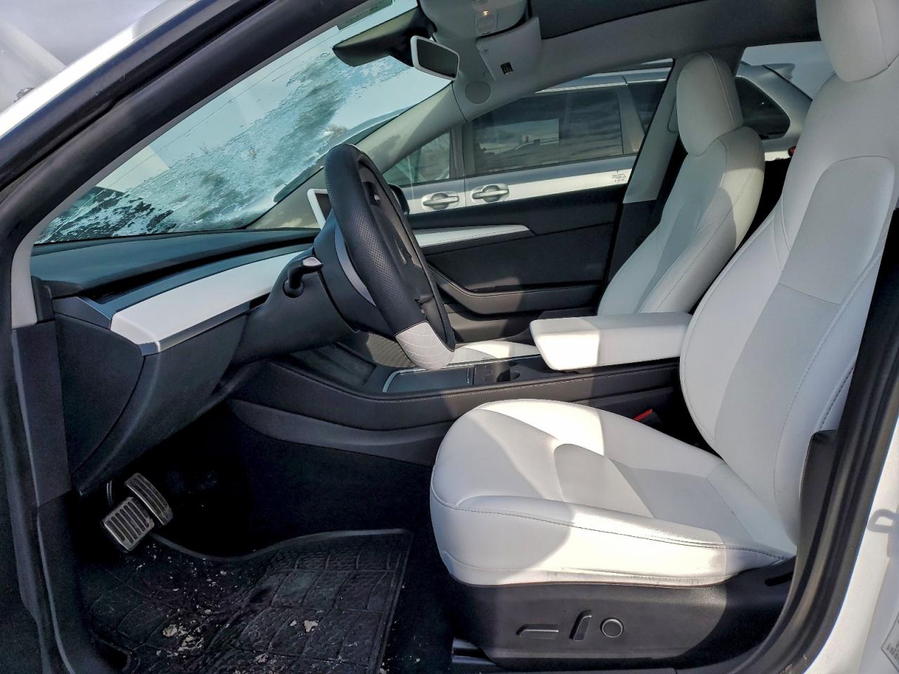 Tesla Model 3 Image 11