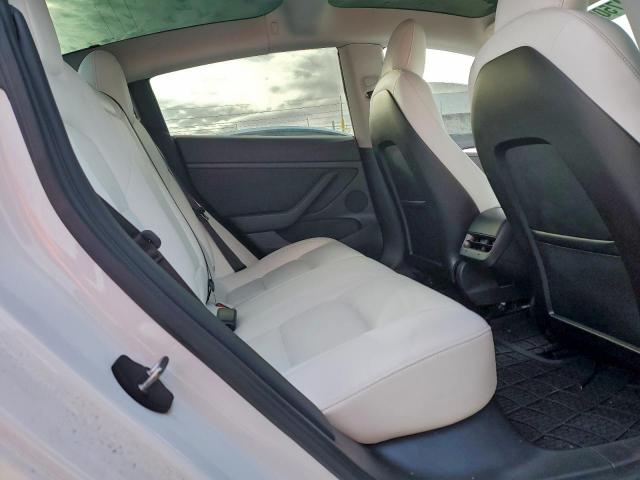 Tesla Model 3 Image 4