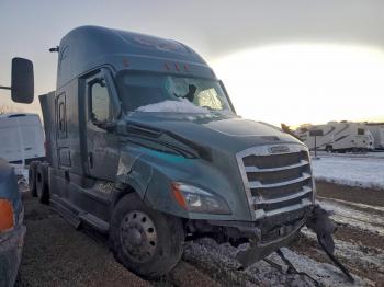  Salvage Freightliner Cascadia 1