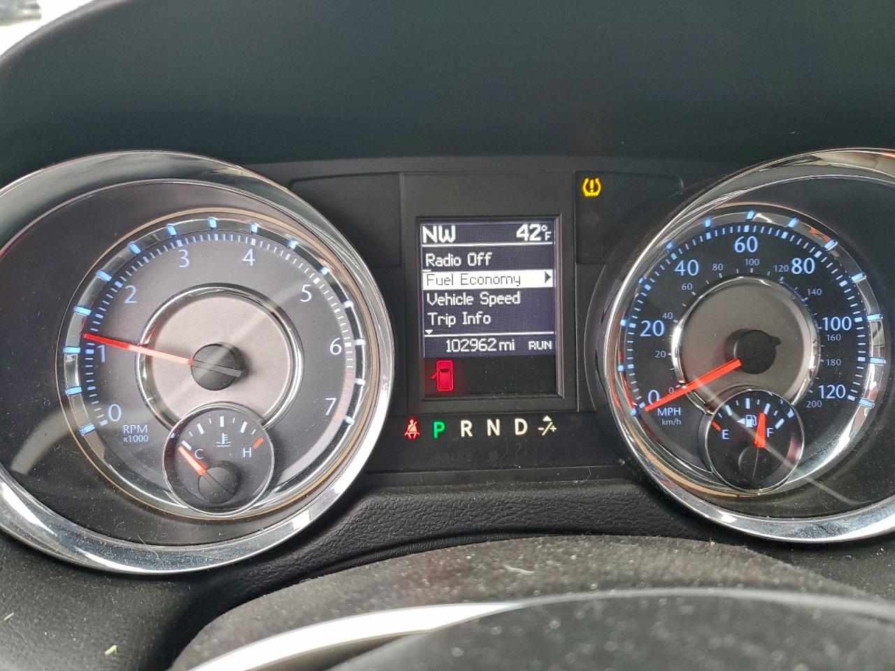 Chrysler Minivan Touring L Image 10