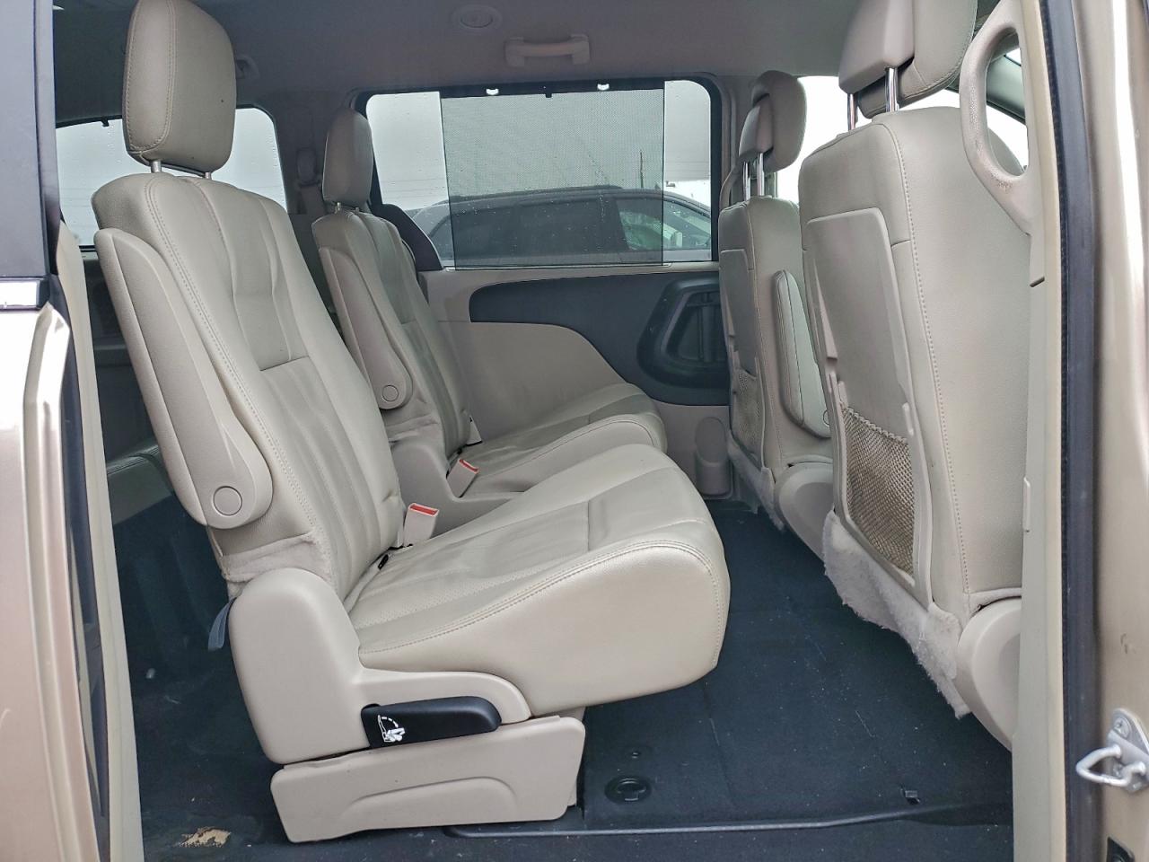 Chrysler Minivan Touring L Image 9