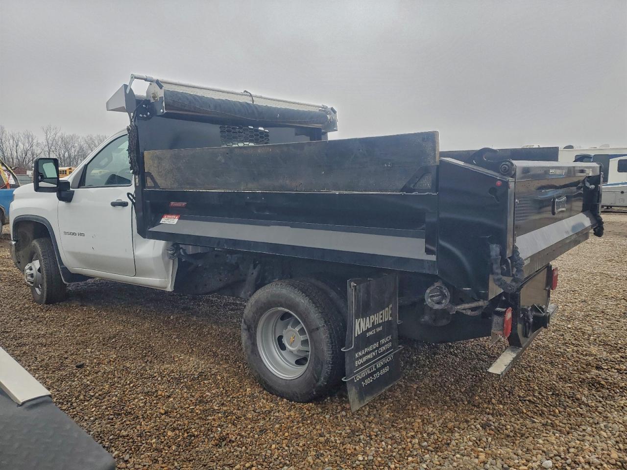 Chevrolet Silverado C3500 Image 10