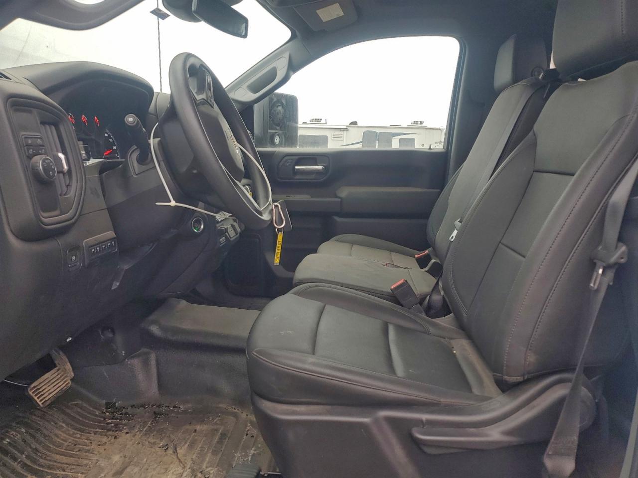 Chevrolet Silverado C3500 Image 8